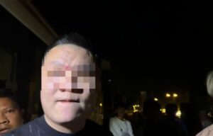 一群中国人在金边街头使用电击棍鞭打并试图绑架两名同胞